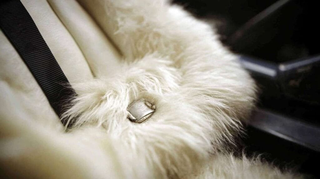 Bild von einem Lammfell-Fußsack