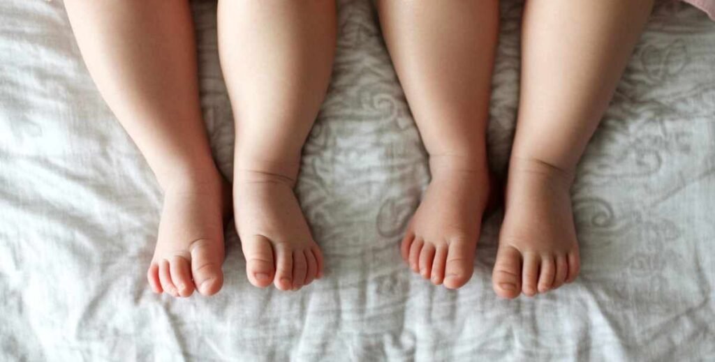 Bild von schlafenden Zwillingen